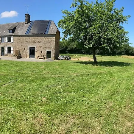 La Binodiere Beautiful Near Montstmichel アパート Beslon